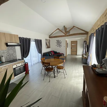 Holiday home Longere Linaroise & A 15 Min Du Futuroscope Liniers